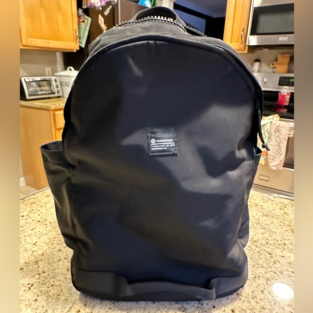 Lululemon everywhere backpack